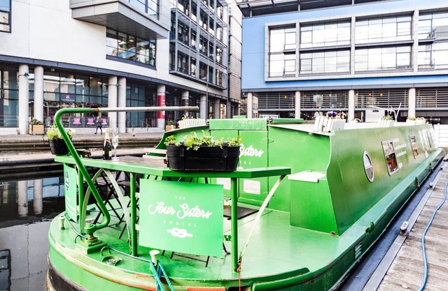 Luxury 4* Floating Houseboat in the heart of Edinburgh City Centre