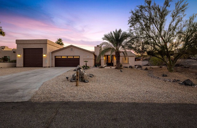 LUXURY 5 BEDROOM w/POOL AND AMAZING VIEWS!