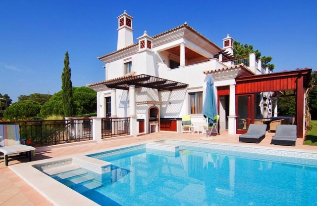 Luxury 5 Bedroom Villa with Pool located close to Quinta shopping A357 - Almancil, Algarve