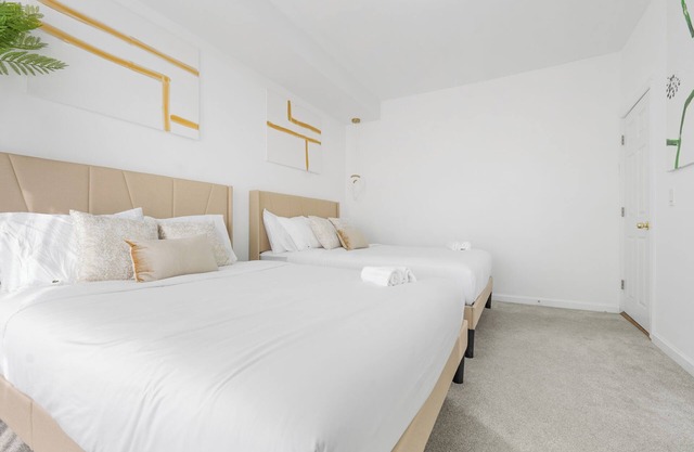 Luxury 5BR 2BA Spacious Home NYC Free Parking + Office