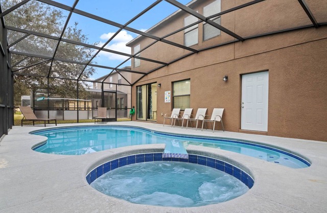 Luxury 6-Bed Family Villa: Pool, Spa & BBQ Retreat