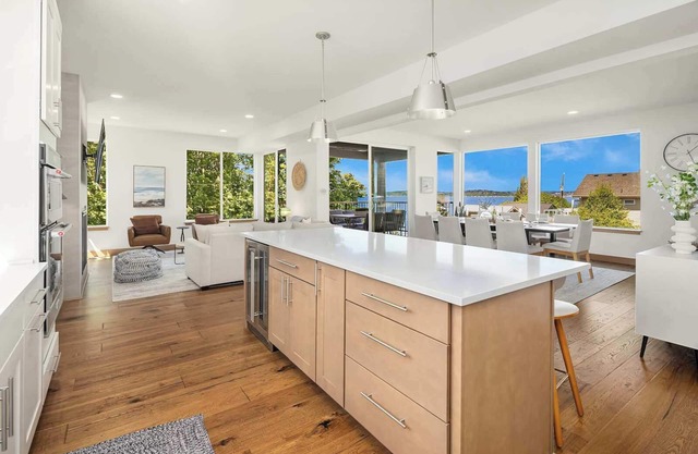 Luxury 6 BR Mansion w/Water Views & Walk to Beach
