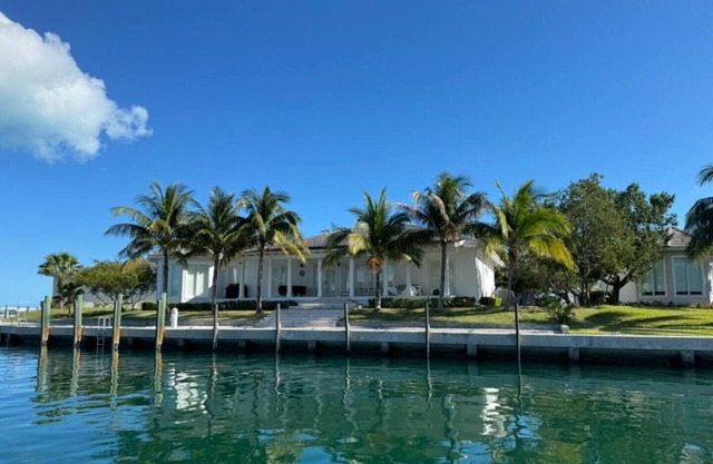 Luxury 609 in Bimini