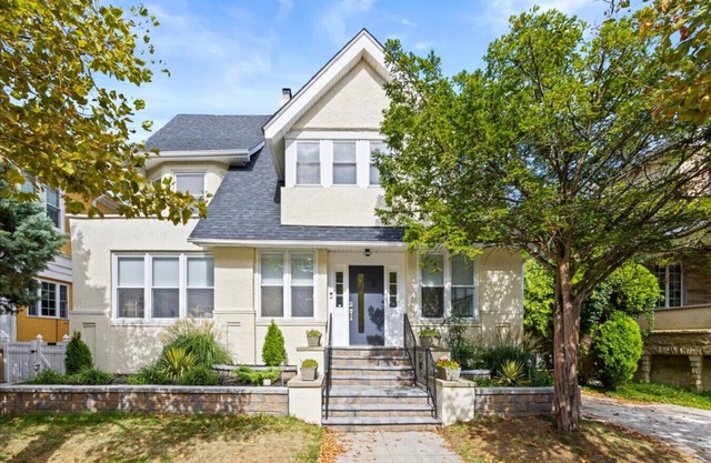 Luxury 6BR Beach Home, Sleeps 16 – 1.5 Blks to Beach
