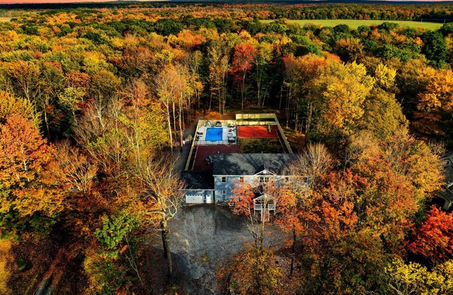 Luxury 6BR Mountain Mansion w/Hot Tub & Fire Pit
