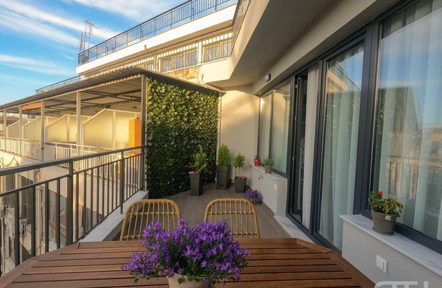 Luxury 80m2 Apartment With Balkony Downtown