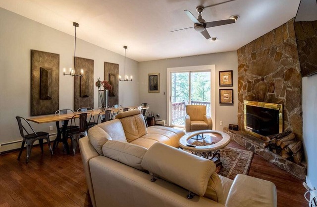 Luxury Adirondack getaway with 4 private ensuites