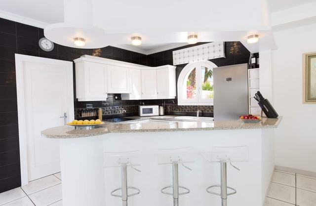 Luxury Air conditioned Villa with 3 bedroom suites