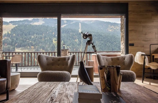 Luxury Alpine Residence with Hot Tub