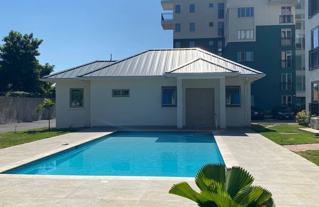 Luxury and Cozy Oasis 1Br with Pool & Free Parking+ Near Beach