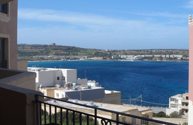 Luxury Apartment 3 Bed-3 Bathrooms with Balcony, Pool, Seawiew