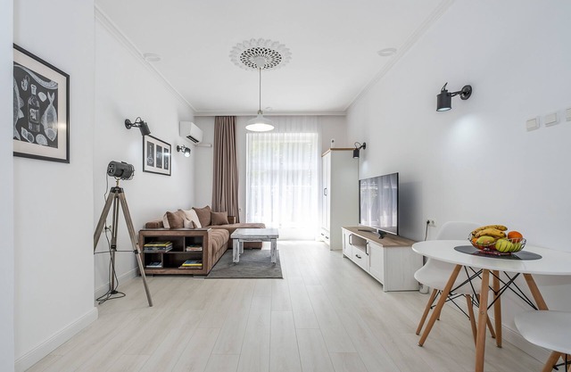 Luxury apARTment By The Sea + FREE PARKING+HBO+Netflix