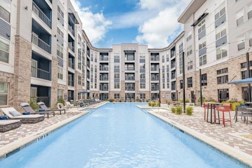 Luxury Apartment - Pool Restaurants & Shopping