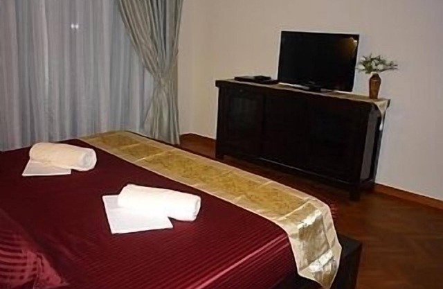 Luxury Appointed Marina Apartment