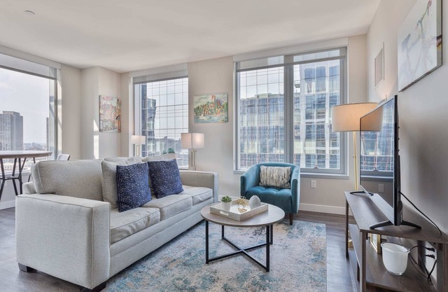 Luxury Apt with Balcony In Seaport