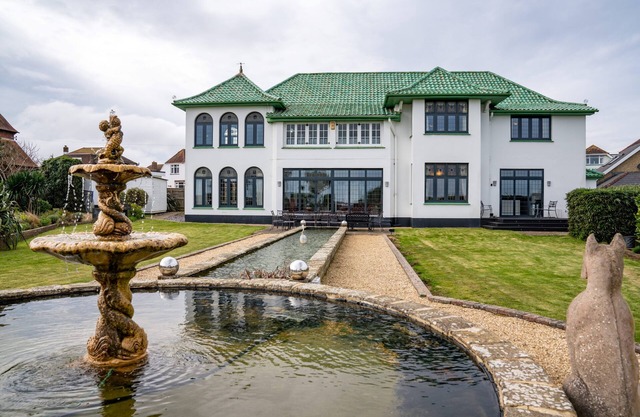Luxury Art Deco, Award Winning and truly iconic for up to 16 guests