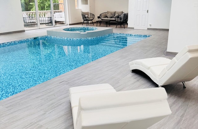 Luxury Ascot Escape- Indoor Hydro Pool & Wellness Spa