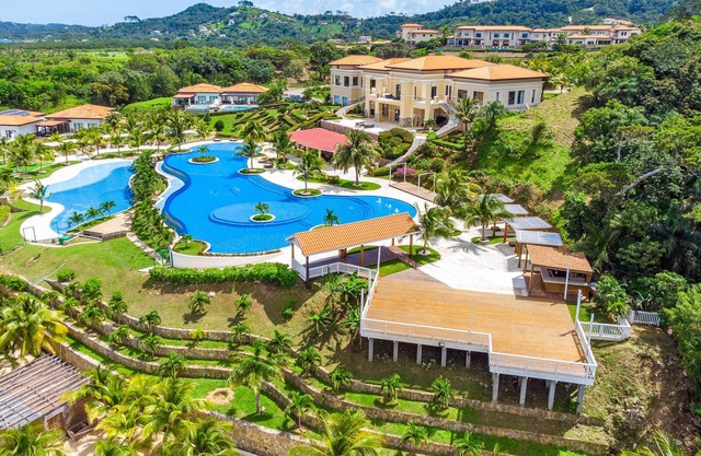Luxury at Pristine Bay Villa 1106