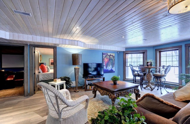 Luxury B&B close to Alqonquin park and Sir Sams ski hill