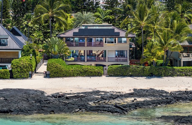Luxury Beachfront Home w/Pool, Spa, AC & Stunning Sunset Views at Mermaid Cove