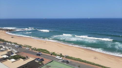 Luxury Beachfront Penthouse Umdloti
