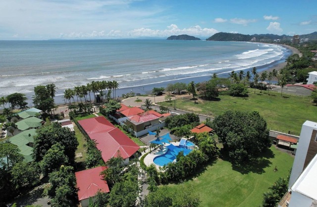 Luxury Beachfront Retreat – 13BR Private Resort with Pool in Jacó