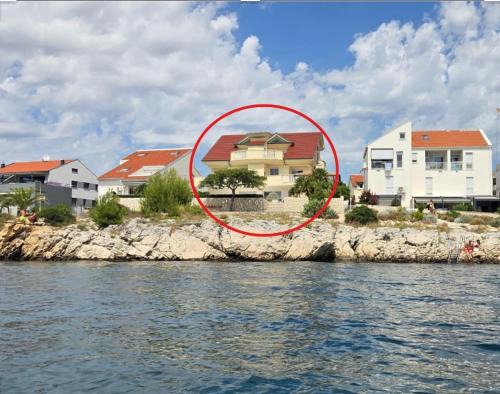 Luxury Beachfront Villa Bregeš - First row to the sea