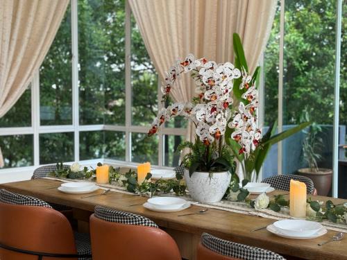 Luxury bungalow 8 BR 34pax Templer Villa