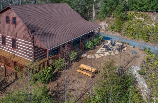 ☆ Luxury ☆ Cabin ☆ 2 K/3 Q ☆ Firepit ☆ Fireplace☆Rustic☆3 Smart TVs☆Large Decks☆