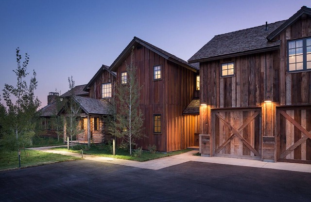 Luxury cabin in Teton Village with ski slope views