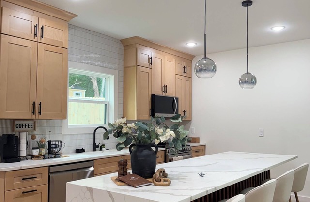 Luxury Cabin Near Lake Hartwell –Pet-friendly, FirePlace/3 bedroom & playground