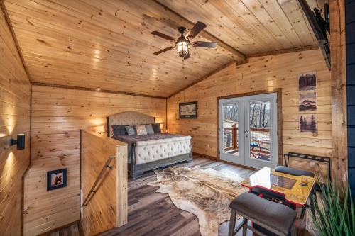 Luxury Cabin with Hot Tub and Resort Access