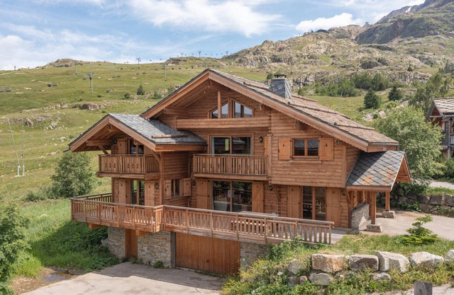 Luxury chalet 178m2, ski-in/ski-out with hammam and game room