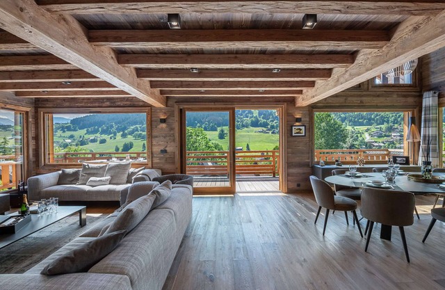 Luxury Chalet for 12 near La Princesse Pistes with Gym and Fireplace