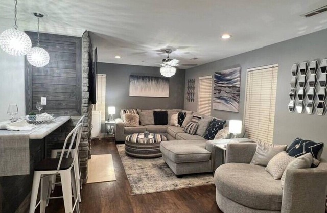 Luxury, Comfort, Fun! Your Charlotte home awaits!nn