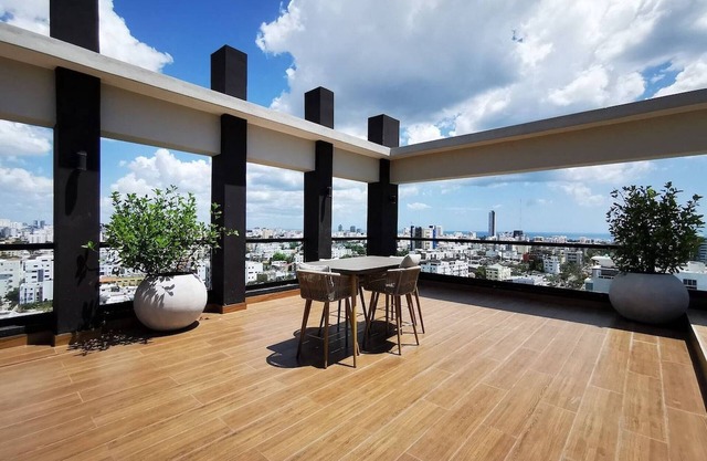 Luxury Condo 1 Br Pool Excellent Location