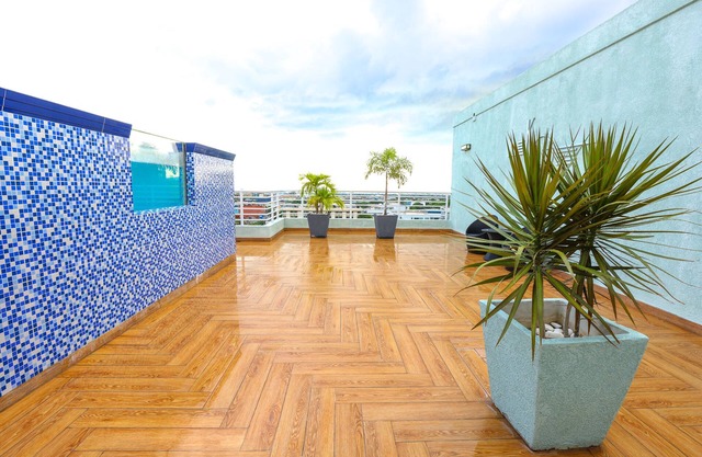 luxury Condo at Kensington Gates