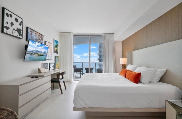 Luxury Condo in Hollywood Beach