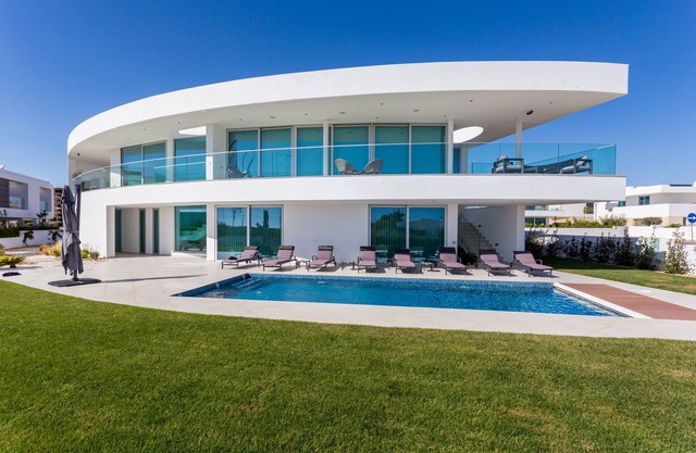 Luxury contemporary villa - 5 minutes walk from beach