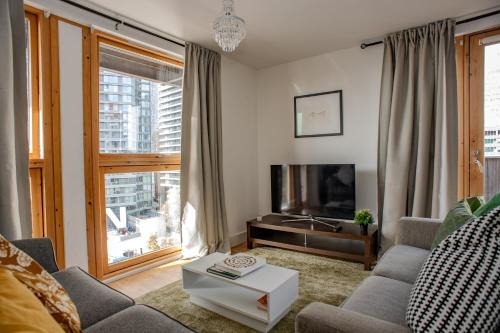 Luxury cosy apartment with stunning London skyline views!