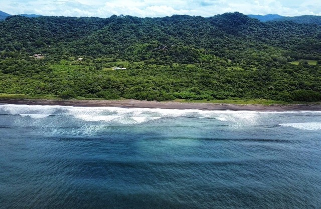 Luxury villa overlooking the beautiful beach of Playa Camaronal.