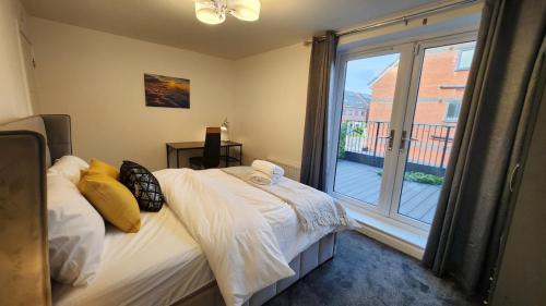 Luxury Deluxe Favoured Home - 4 bedroom - 9 Guests - Contractors Welcome