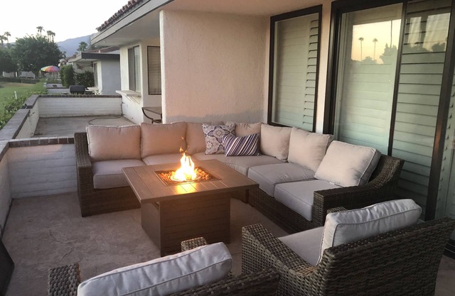 Luxury Desert Retreat - Steps from Omni Hotel and The River - 7th hole West