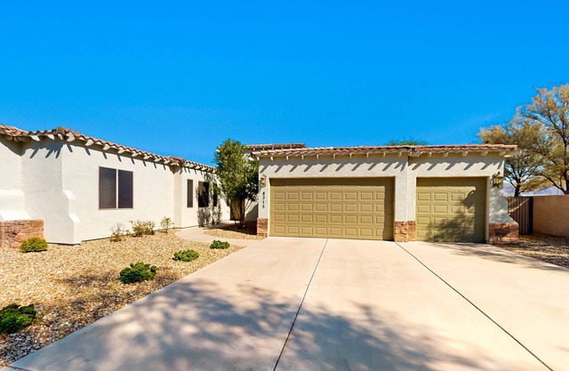 Luxury desert retreat with a pool, cabana, grill, fireplace, & AC - dog-friendly