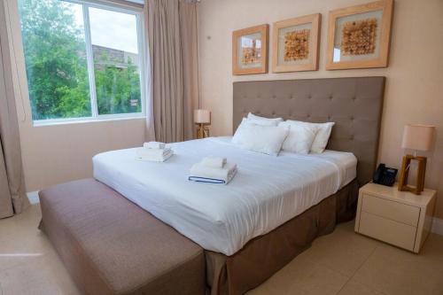 Luxury Disney Villa 3BR Each with Private Bath 5 Mins to Parks