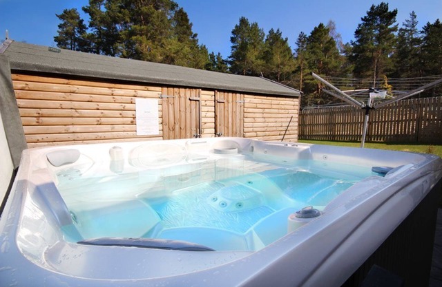 Luxury dog friendly holiday home with hot tub