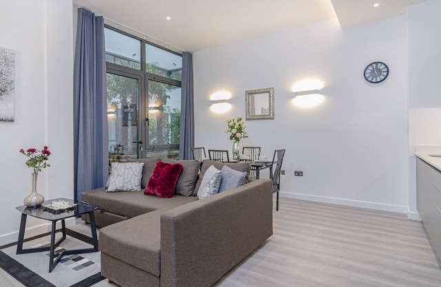 Luxury Double Bedroom Apartment - At the Atrium MK