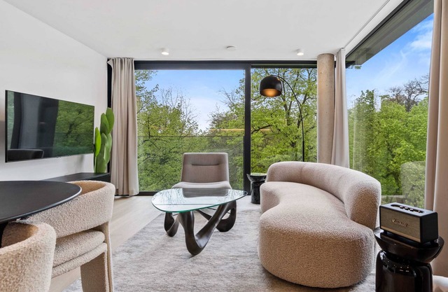 Luxury Downtown Apartment with Modern Amenities