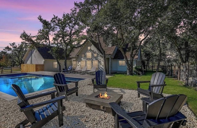 Luxury Dripping Springs Home-Pool&Hot-Tub Firepit!