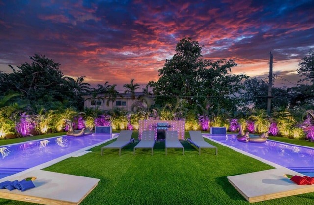 Luxury Duplex with 2 Pools Minutes from Las Olas